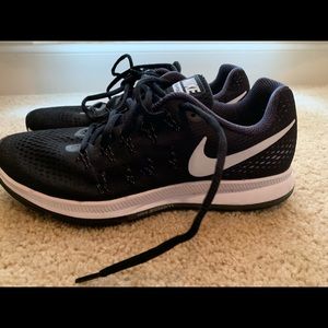 Nike zoom Pegasus 33 running shoes